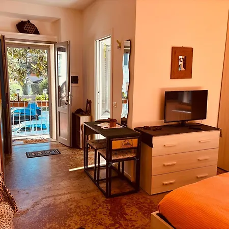 Barbara House * קומו