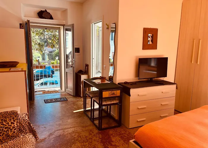 Barbara House * קומו